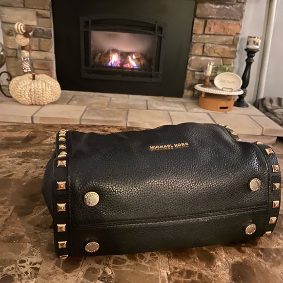 Michael Kors gold metal w/ black pebbled leather bag satchel Medium size - Picture 3 of 8